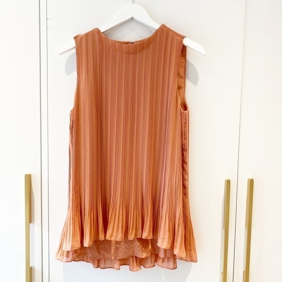 BNWOT Club Monaco Pleated swing top in peach - Picture 6 of 11